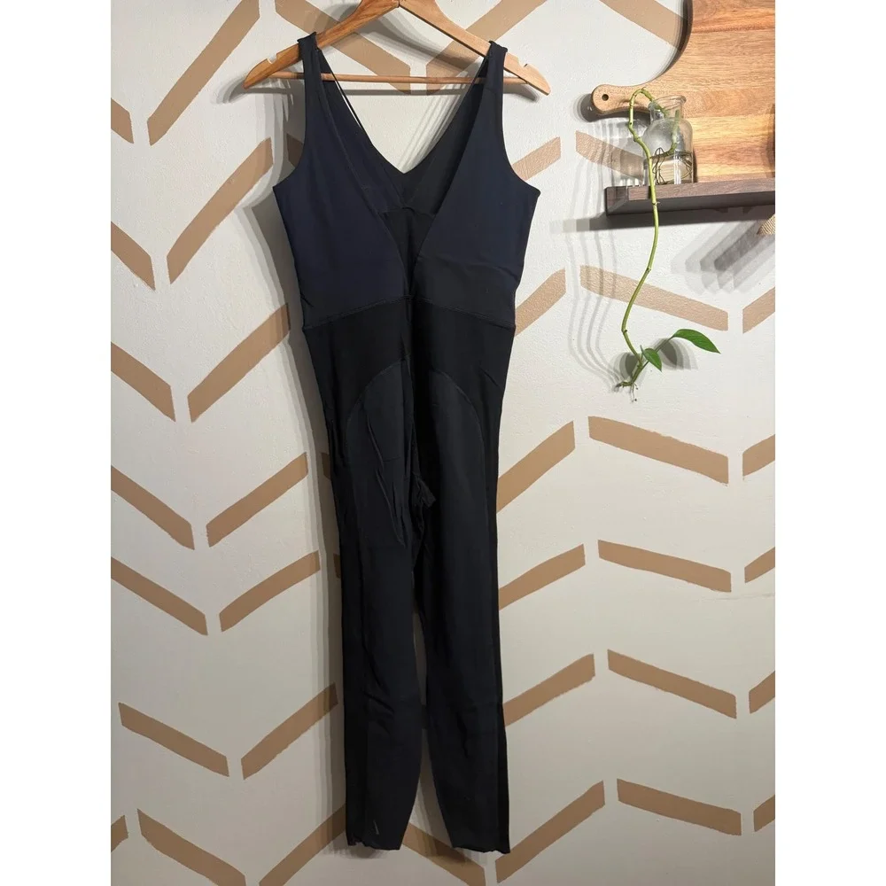 Nike Dri-FIT Jumpsuit Womens Size M Black V-Neck Ribbed Bodysuit CJ5272-010